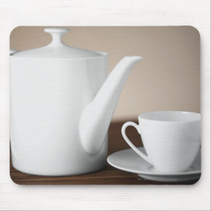 Nahaufnahme einer Schale und des Saucer mit einem Mousepad