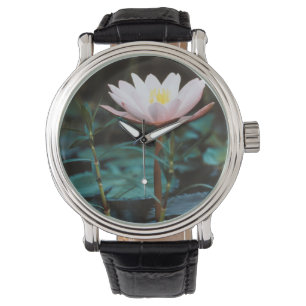 Nahaufnahme einer Wasserlilie im Inle-See Armbanduhr