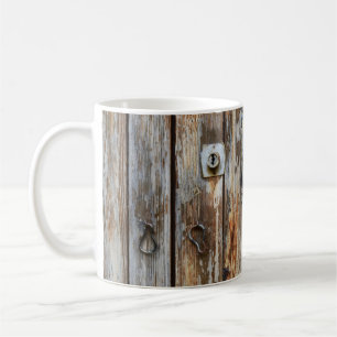 Nahaufnahme eines braunen Holzbretts Kaffeetasse