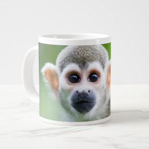Nahaufnahme eines gemeinen Eichhörnchen-Affen Jumbo-Tasse