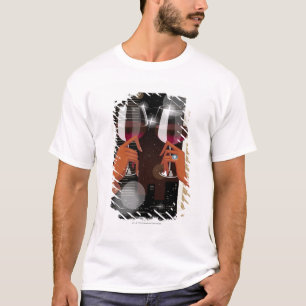 Nahaufnahme eines Paares, das mit Weingläsern T-Shirt