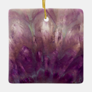 Nahaufnahme eines violetten Amethysts Keramikornament