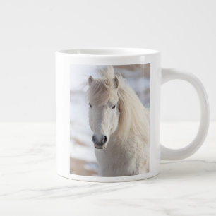 Nahaufnahme eines weißen isländischen Pferdes Jumbo-Tasse