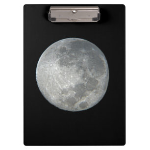 Nahaufnahme Vollmond im Nachthimmel. Fotografie Klemmbrett