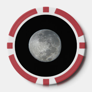 Nahaufnahme Vollmond im Nachthimmel. Fotografie Pokerchips