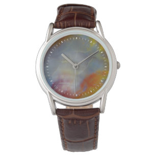 Nahaufnahme von abstraktem versteinertem Holz Armbanduhr