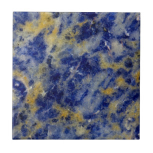Nahaufnahme von einem blauen Sodalith Fliese