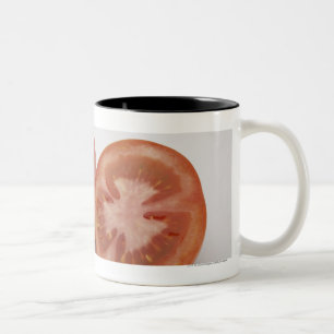 Nahaufnahme von zwei Tomaten Zweifarbige Tasse