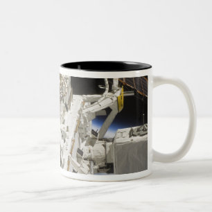 Nahaufnahmeansicht der Komponenten Zweifarbige Tasse