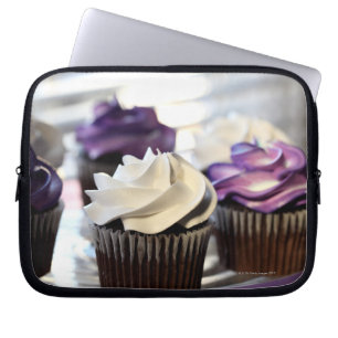 Nahe Aufbereitung von Kuchen mit selektivem Fokus  Laptopschutzhülle