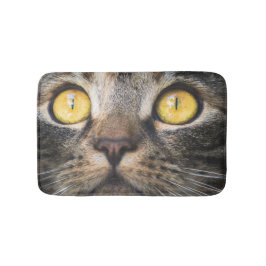 Nahe Aufnahme von Katze mit GelbAugen Badematte