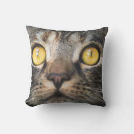 Nahe Aufnahme von Katze mit GelbAugen Kissen