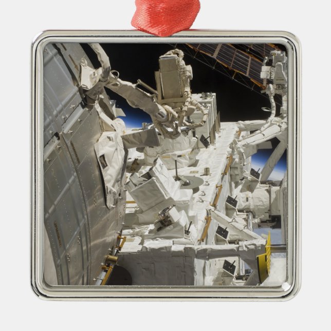 Nahe Darstellung der Komponenten Ornament Aus Metall (Vorne)