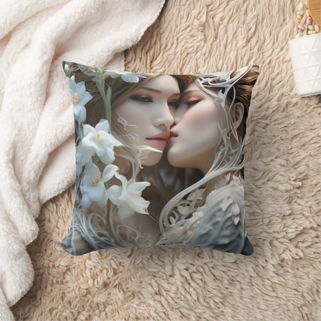 Nahe Embrace von zwei Frauen unter Blume Kissen (Decke)