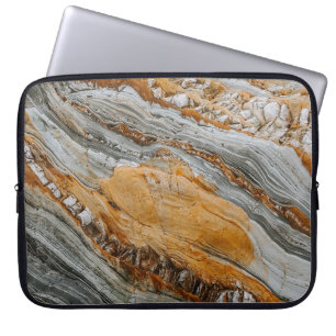Nahe Fotografie von grauen und orangefarbenen Stei Laptopschutzhülle