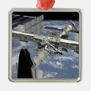 Nahe hohe Ansicht des Shuttles angekoppelt Silbernes Ornament