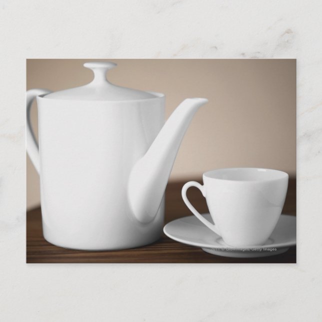 Nahe Tasse und Untertasse mit Teekessel Postkarte (Vorderseite)