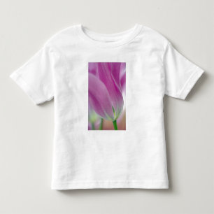 Nahen Auftragen der Unterseite der Tulpe-Blume, 2 Kleinkind T-shirt