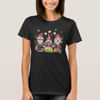 Nähen von Gnomen drei Quiltegrünnige Xmas Geschenk T-Shirt