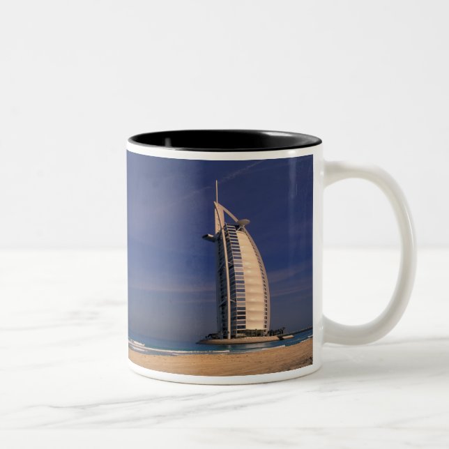 Naher Osten, Vereinigte Arabische Emirate, Dubai,  Zweifarbige Tasse (Rechts)