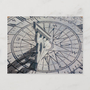 Nahes Aufsetzen eines Sonnenmittels Postkarte