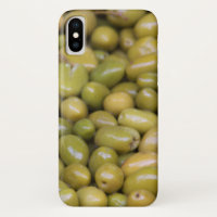 Nahes Aufsetzen grüner Oliven