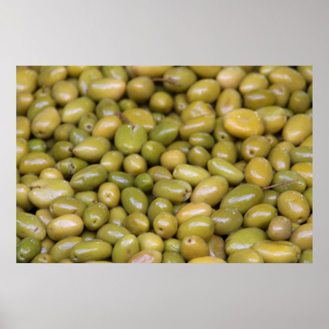 Nahes Aufsetzen grüner Oliven Poster (Vorne)