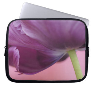 Nahes Aufziehen der Unterseite der Tulpenregion, K Laptopschutzhülle