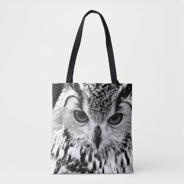 Nahes hohes Porträt der eurasischen Eagle-Eule Tasche (Vorderseite)