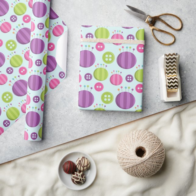 Nähknöpfe und Button-Kissen Packpapier (Kunsthandwerk)