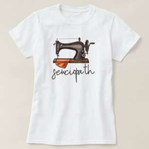 Nähmaschine Minimalistisches Zitat von Sewciopath T-Shirt