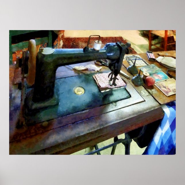 Nähmaschine mit Scheren Poster (Vorne)