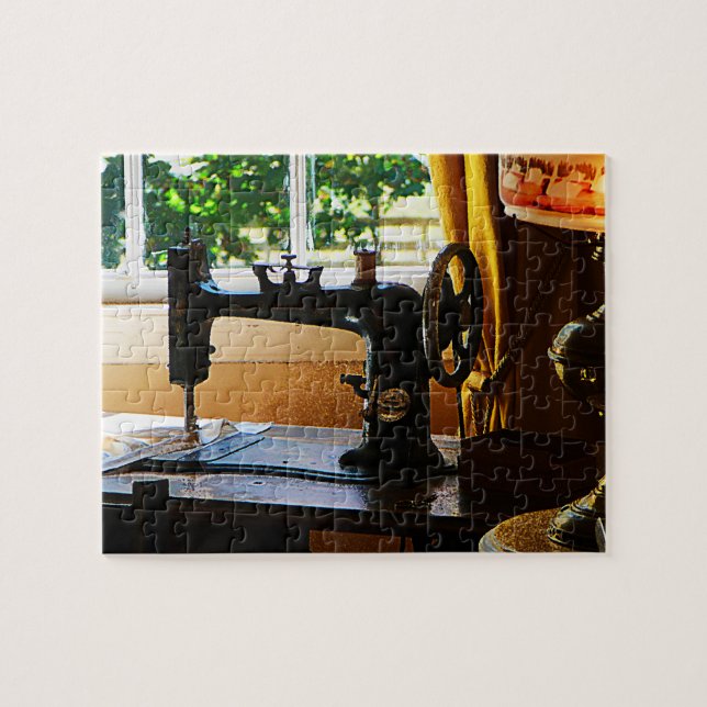 Nähmaschine und Lampe (Horizontal)