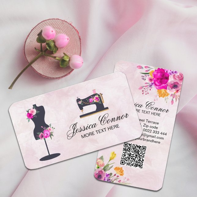 Nähmaschine und Wildblumen für den QR-Code Visitenkarte ( vintage sewing machine decorated with a spring wildflower bouquet andwatercolor background. #sewing)