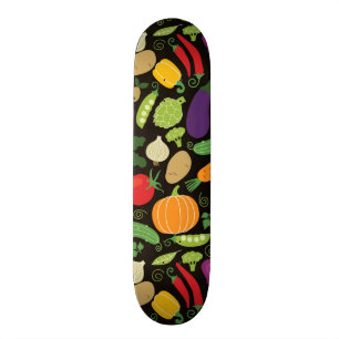 Nahrung auf einem schwarzen Hintergrund Skateboard