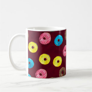 Nahtlose Aquarellmuster mit Donuts auf Ruby Kaffeetasse