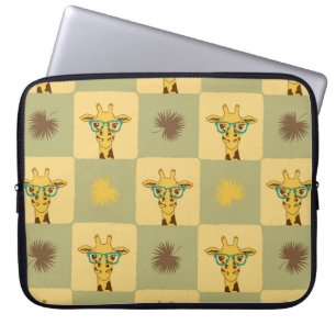 Nahtlose tropische Muster mit Giraffe und Palme Laptopschutzhülle