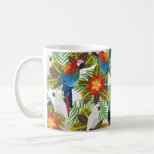 Nahtlose tropische Muster mit Papageien. Kaffeetasse