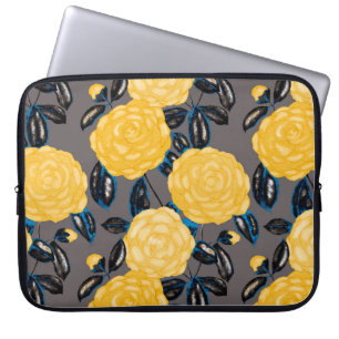 Nahtloses Aquarellmuster mit Kamelienblüten. Laptopschutzhülle