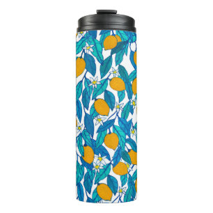 Nahtloses Muster. Blühende Zitrone. Blume Neroli. Thermosbecher