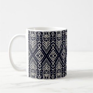Nahtloses Muster mit Stickerei. Ikat Fabric. Eth Kaffeetasse