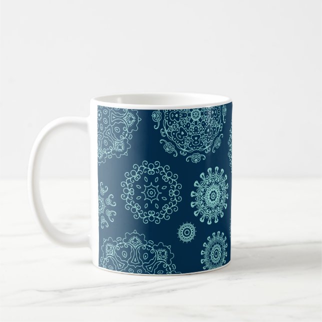 Nahtloses Muster mit verschneiten Schneeflocken,Ar Kaffeetasse (Links)