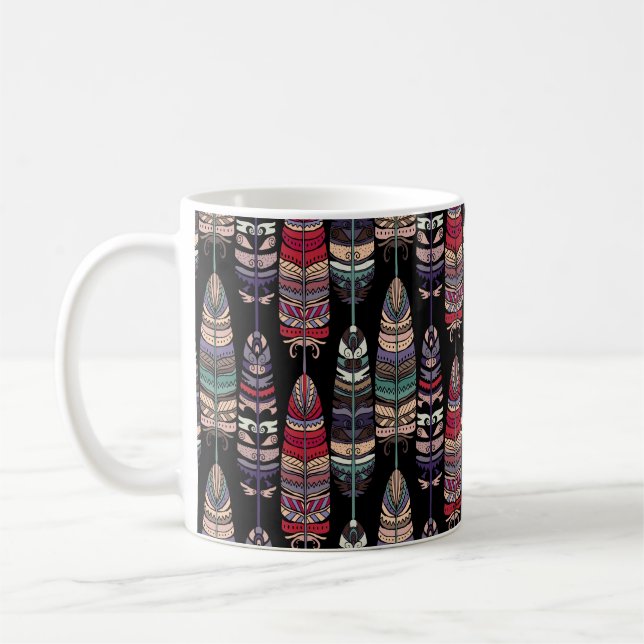 Nahtloses Muster mit Vogelfedern. Tribal Art a Kaffeetasse (Links)