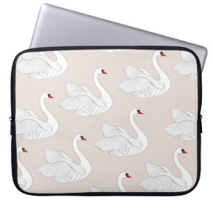Nahtloses Muster mit weißen Schwänen. Weißer Vogel Laptopschutzhülle