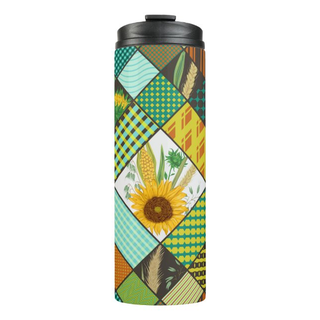 Nahtloses Patchwork mit Getreide, Sonnenblumen Thermosbecher (Vorderseite)