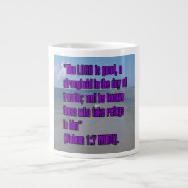Nahum 1:7 WEBU Tasse