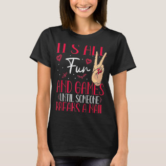 Nail Tech Manicurist Künstlerin Frau poliert Techn T-Shirt