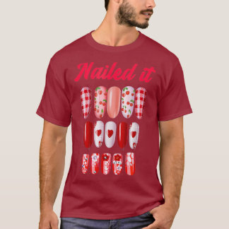 Nail Techs nagelten es mit Nagelkunst T-Shirt