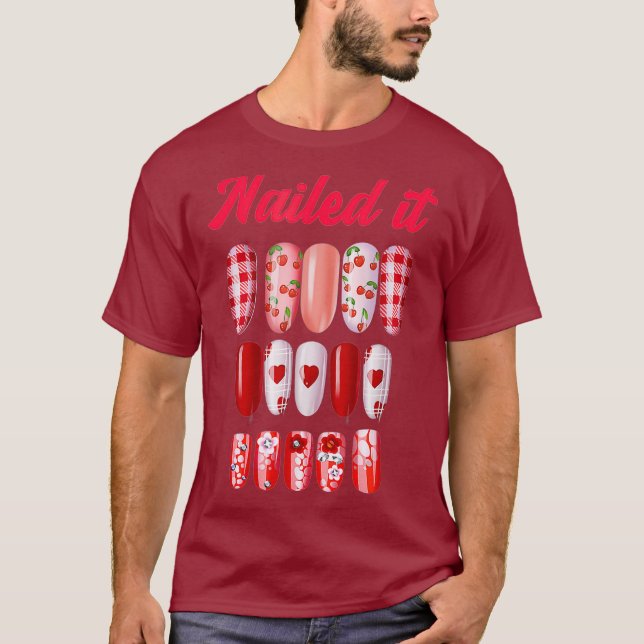 Nail Techs nagelten es mit Nagelkunst T-Shirt (Vorderseite)