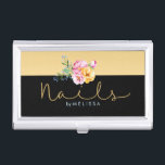 Nails Typografy Gold Glitzer Floral Bouquet Visitenkarten Etui<br><div class="desc">Elegantes geometrisches Schwarz-Gold Design mit farbenprächtigem Blumenstrauß und Nails-Typografie in goldenem Glitzer,  modernem Drehbuch-Schriftart.</div>